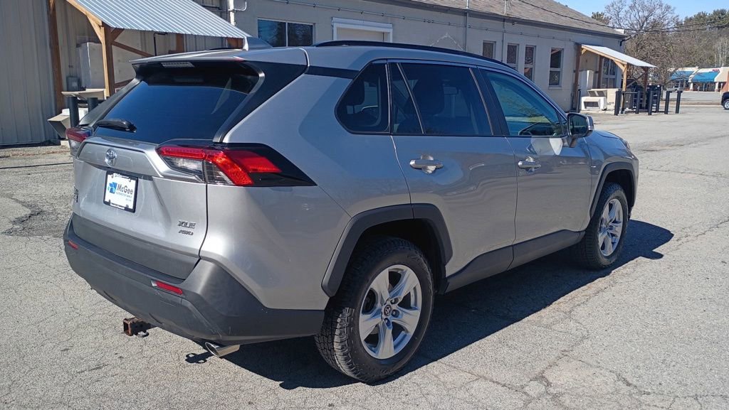 Used 2021 Toyota RAV4 XLE w/ Convenience Package image 6