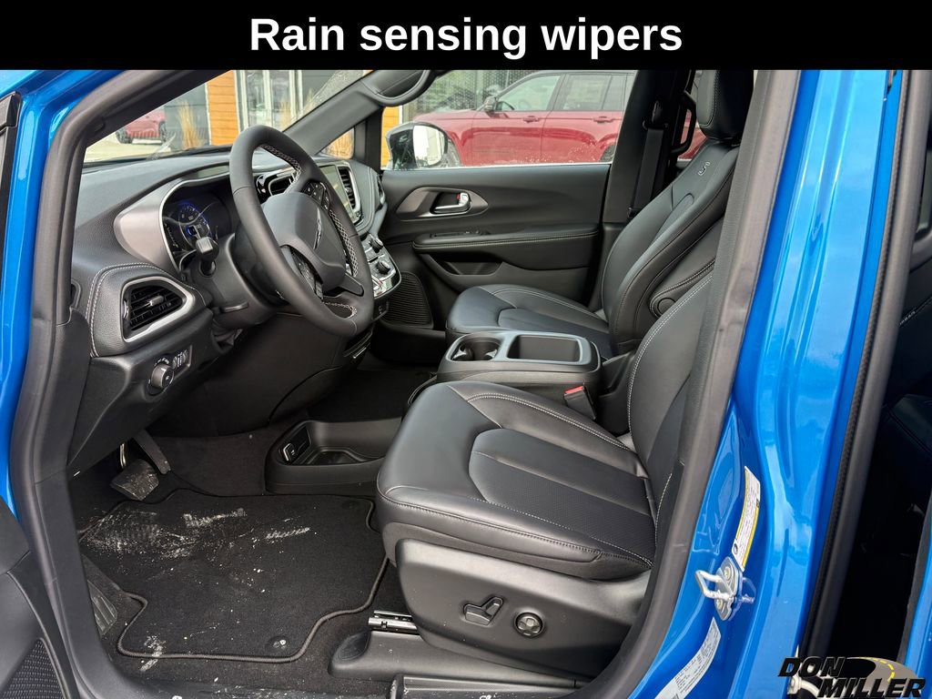 New 2026 Chrysler Pacifica Select w/ S Appearance Package image 11