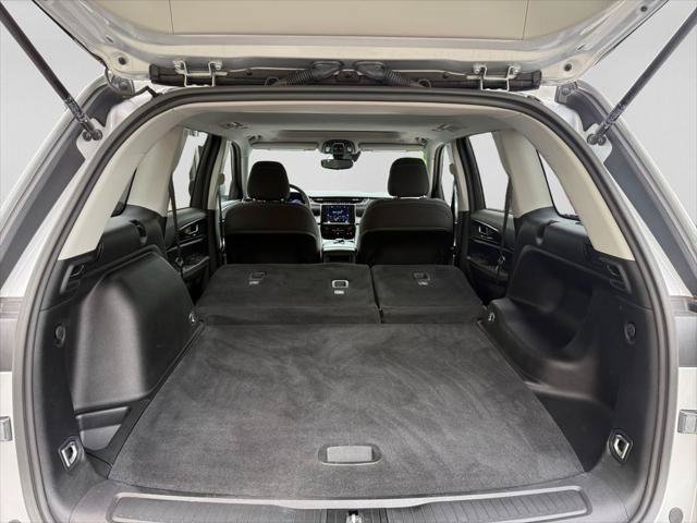 Certified 2023 Jeep Grand Cherokee Laredo AWD/4WD image 33