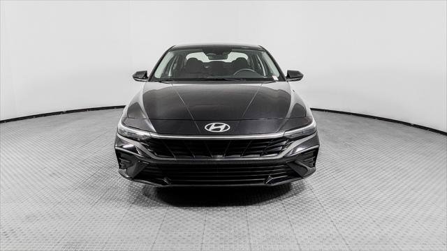 Used 2025 Hyundai Elantra SE FWD image 12
