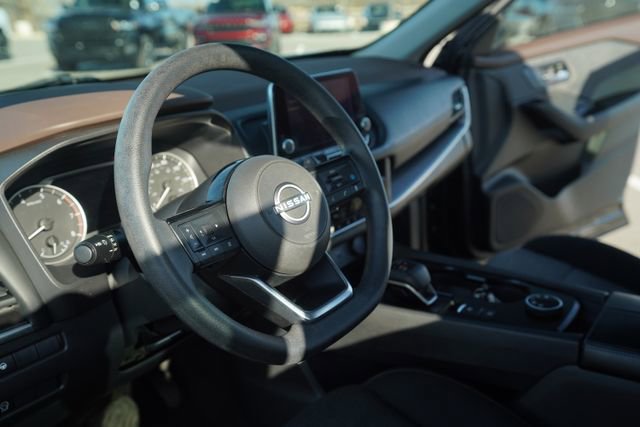 Used 2023 Nissan Rogue SV image 27