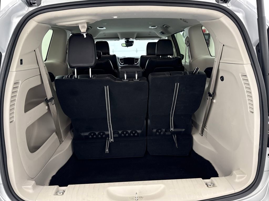 Used 2024 Chrysler Pacifica Touring-L image 24