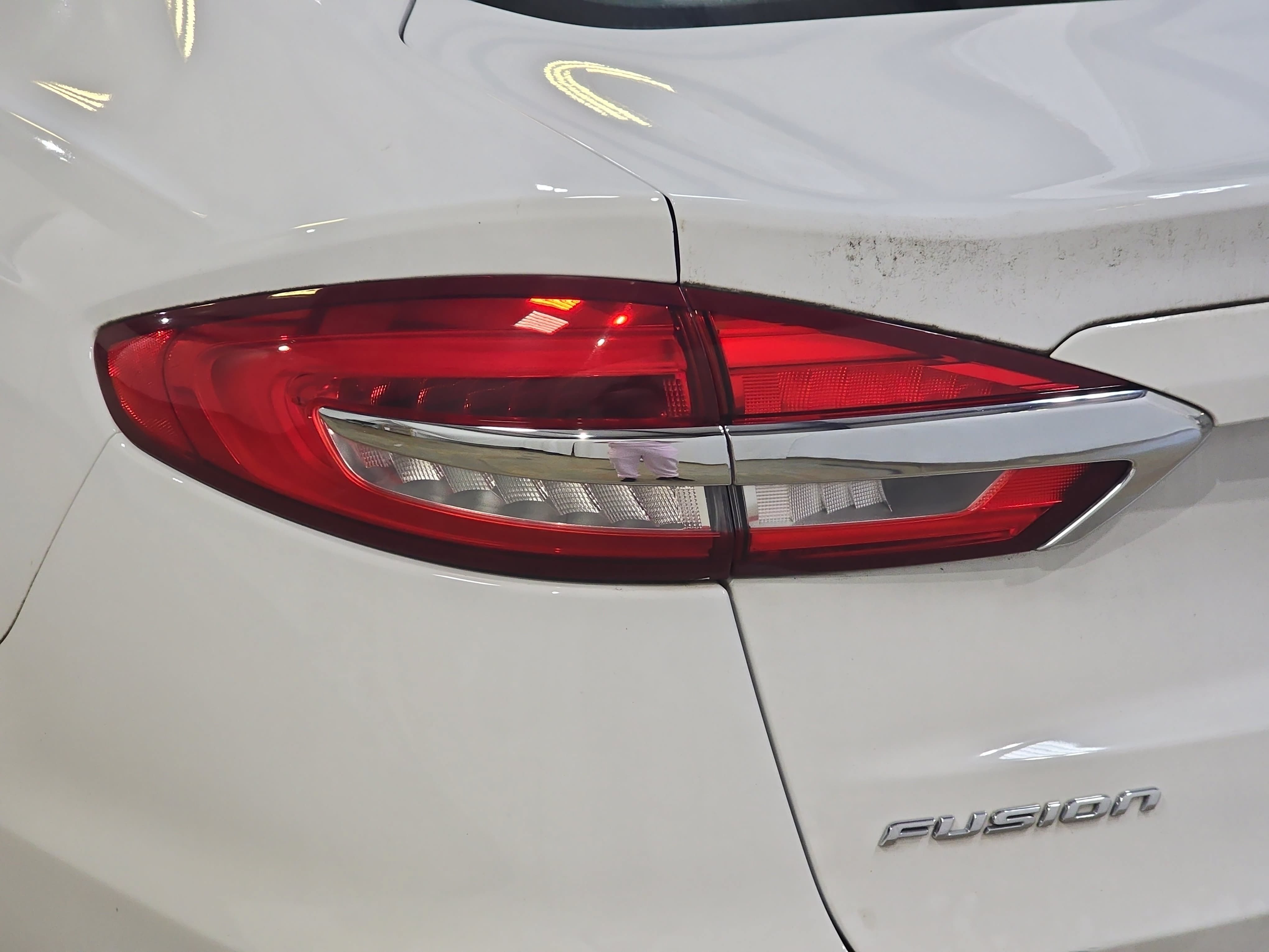 Used 2020 Ford Fusion SE FWD image 29