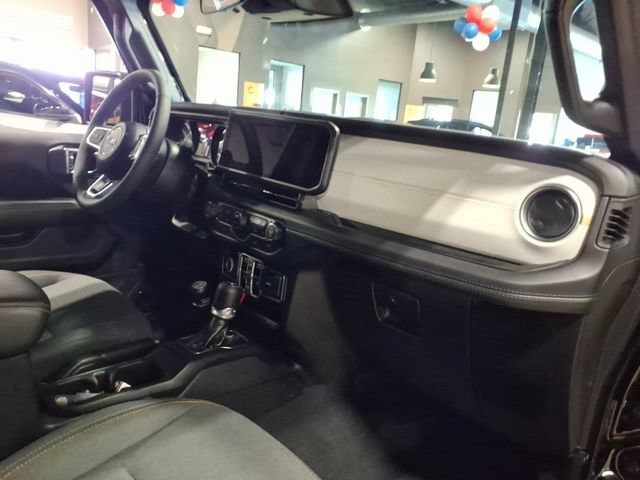 Used 2026 Jeep Wrangler Unlimited Sahara AWD/4WD image 22