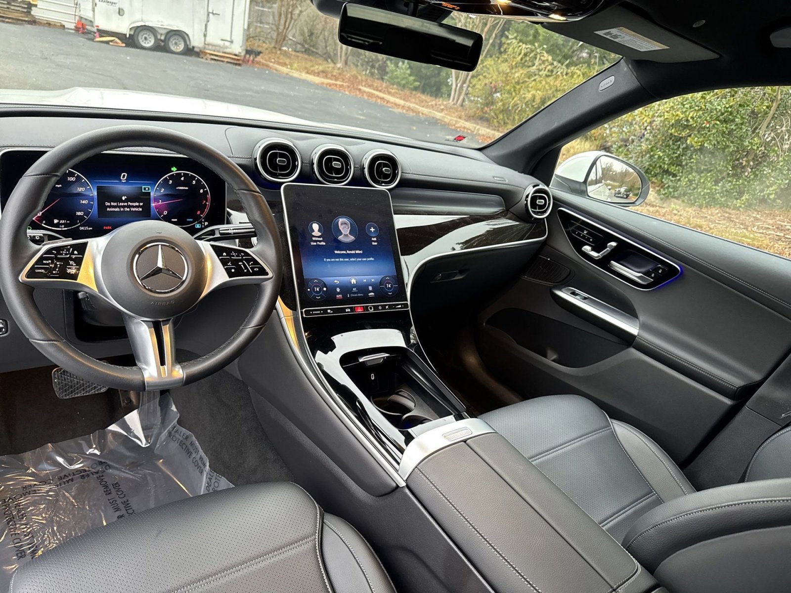 Used 2024 Mercedes-Benz GLC 300 4MATIC image 11