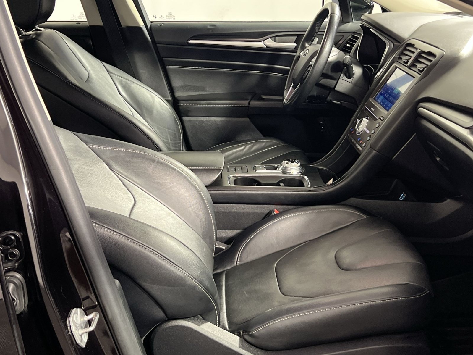 Used 2020 Ford Fusion Energi Titanium FWD image 29