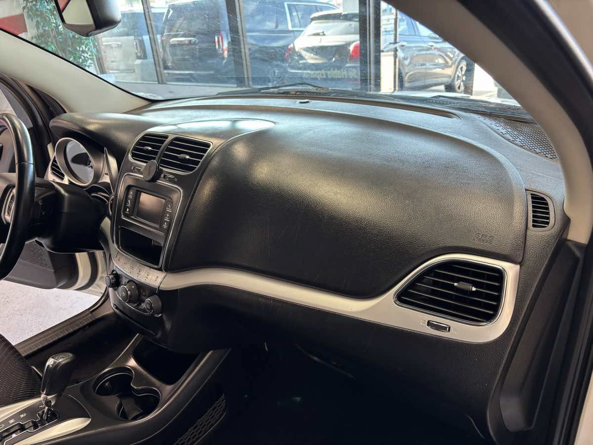 Used 2016 Dodge Journey SE w/ Flexible Seating Group FWD image 14