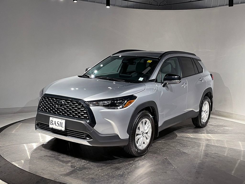 Used 2025 Toyota Corolla Cross LE image 8