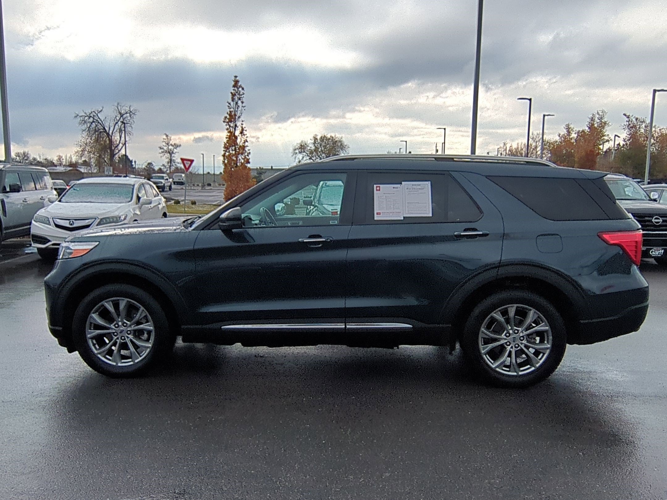 Used 2022 Ford Explorer Limited w/ Equipment Group 301A image 9