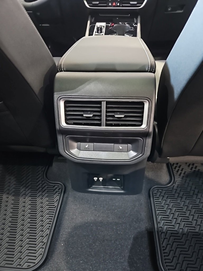 New 2026 Volkswagen Atlas Cross Sport SEL Premium R-Line image 18