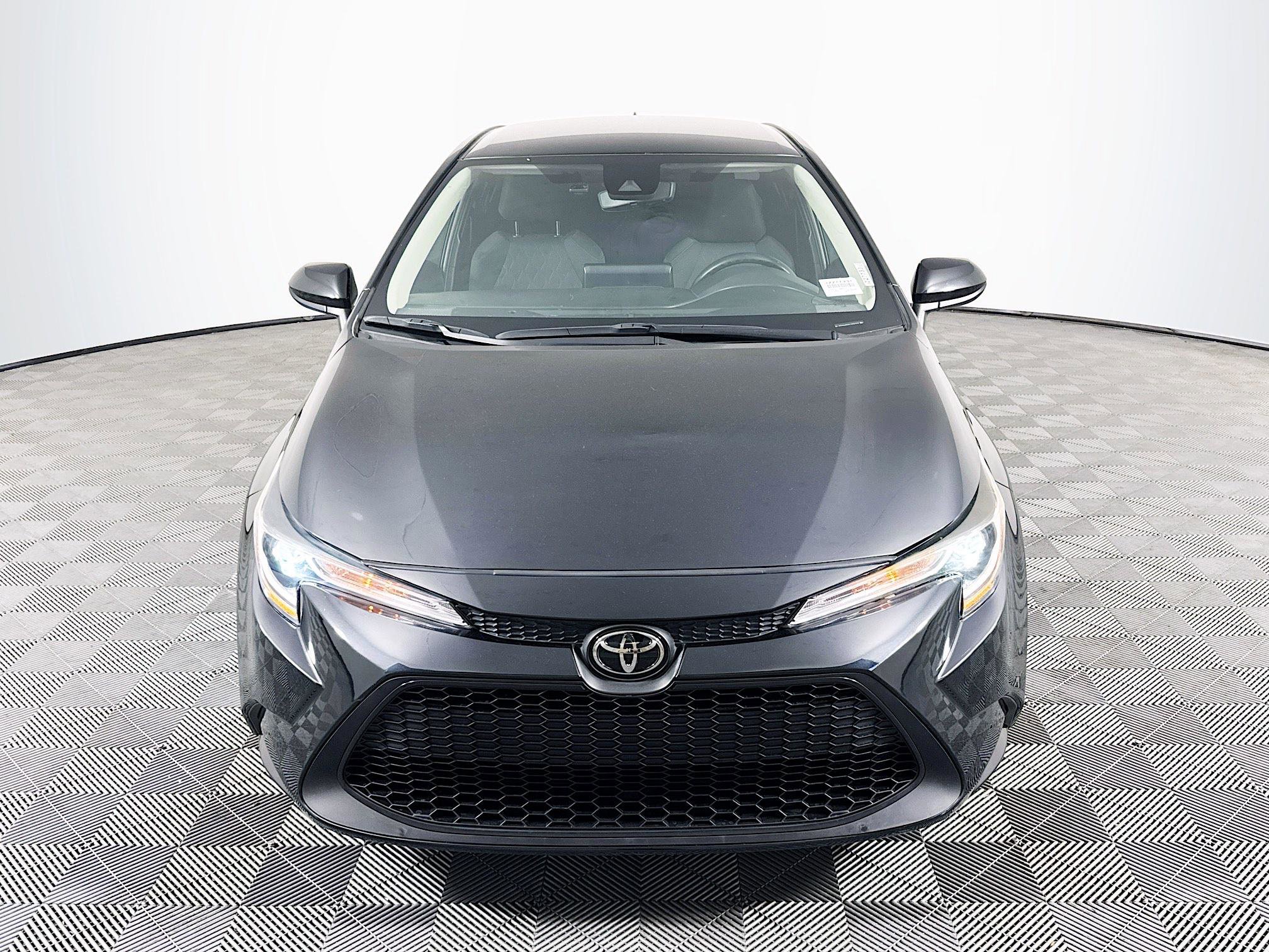 Used 2022 Toyota Corolla LE FWD image 2