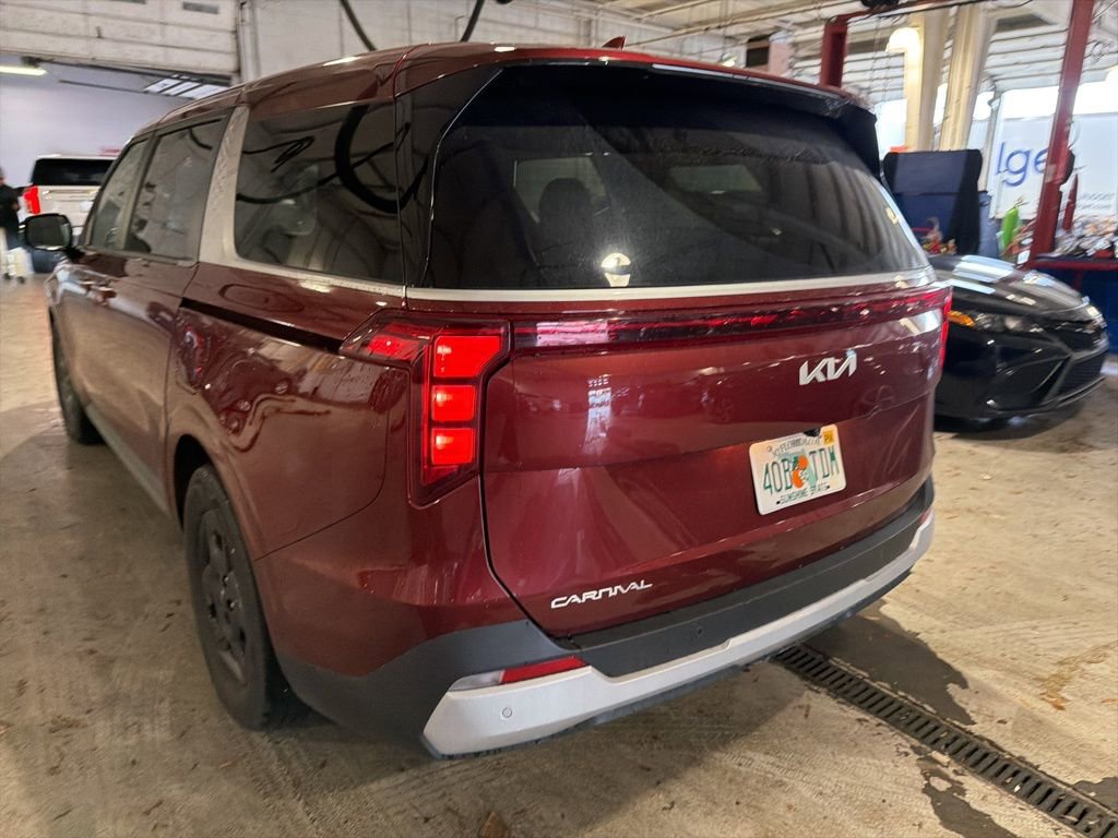 Used 2025 Kia Carnival image 7