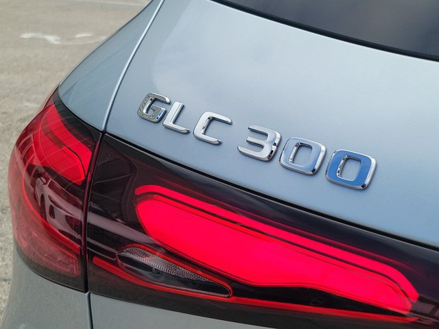 Used 2024 Mercedes-Benz GLC 300 4MATIC image 9