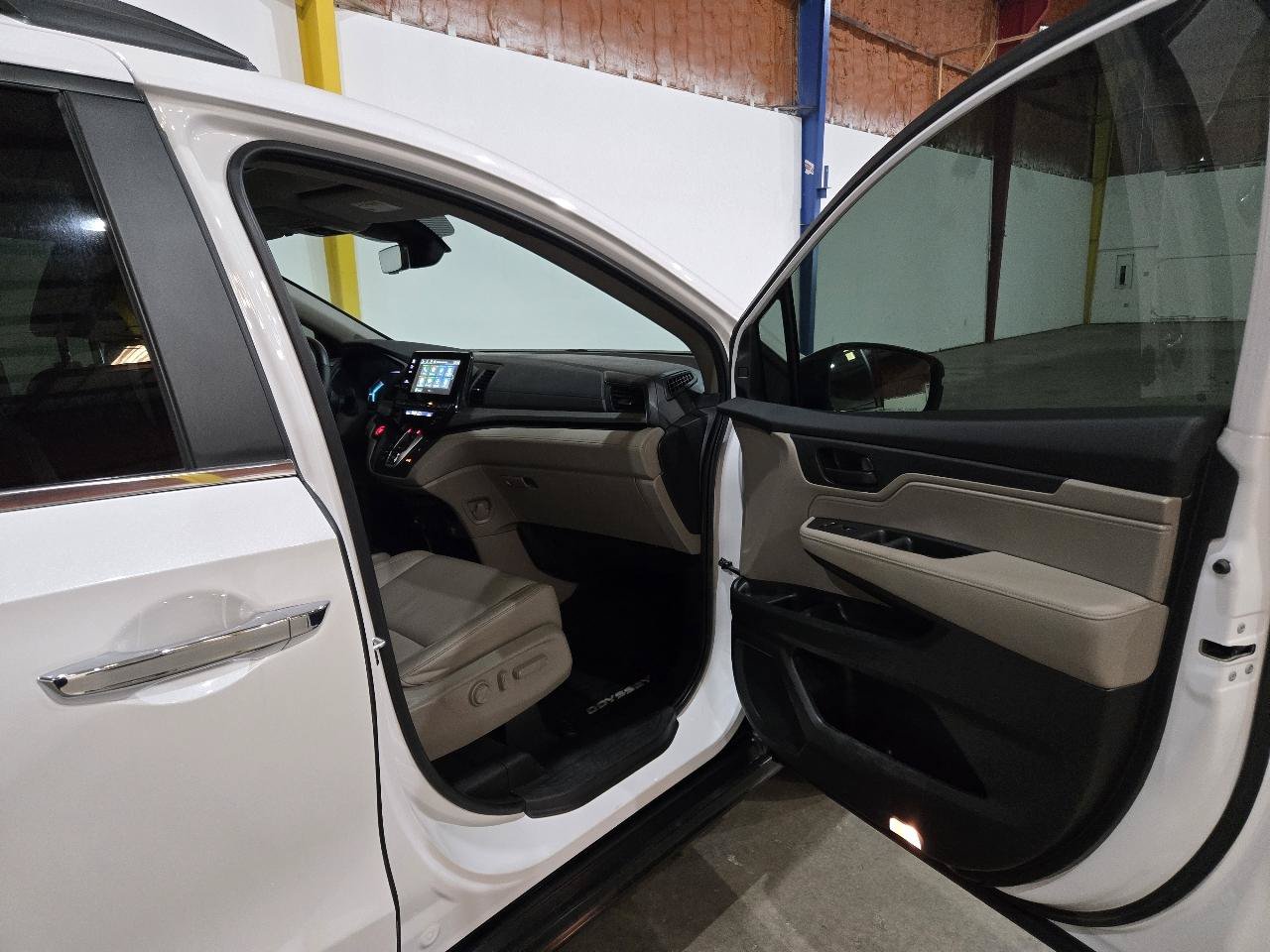 Used 2023 Honda Odyssey EX-L image 22