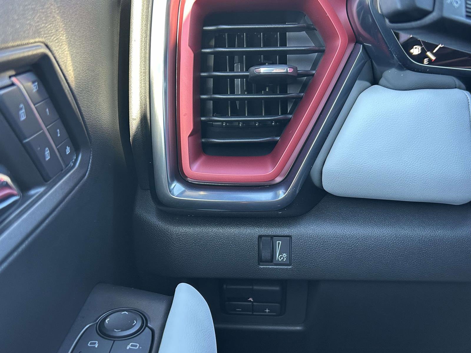 Used 2024 GMC Canyon AT4X image 21