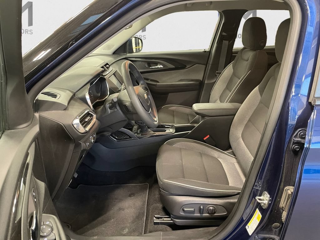 Used 2023 Chevrolet TrailBlazer LT FWD image 9