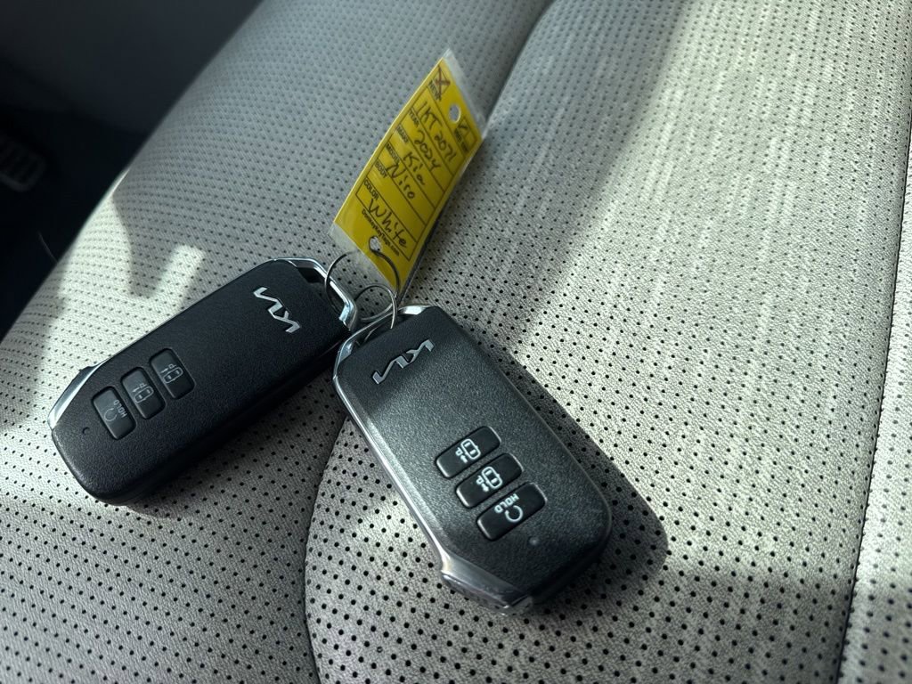 Used 2024 Kia Niro Wave w/ Wave Preserve Package image 32