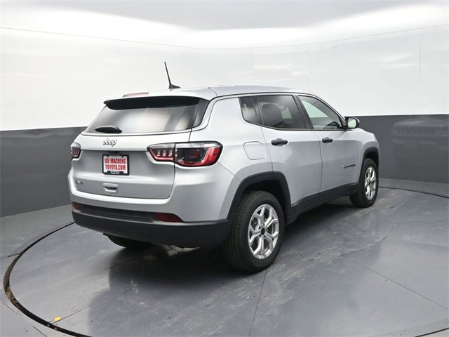 Used 2025 Jeep Compass Sport image 7