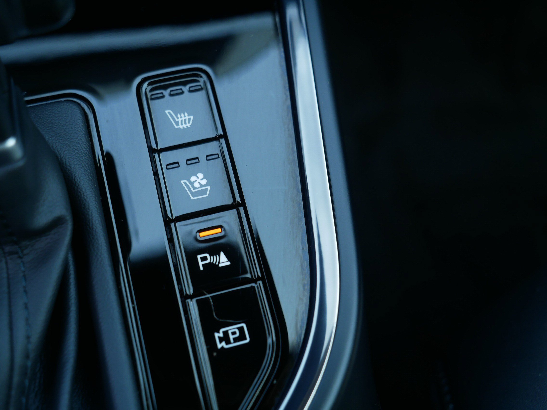 Certified 2025 Kia Niro SX Touring FWD image 32