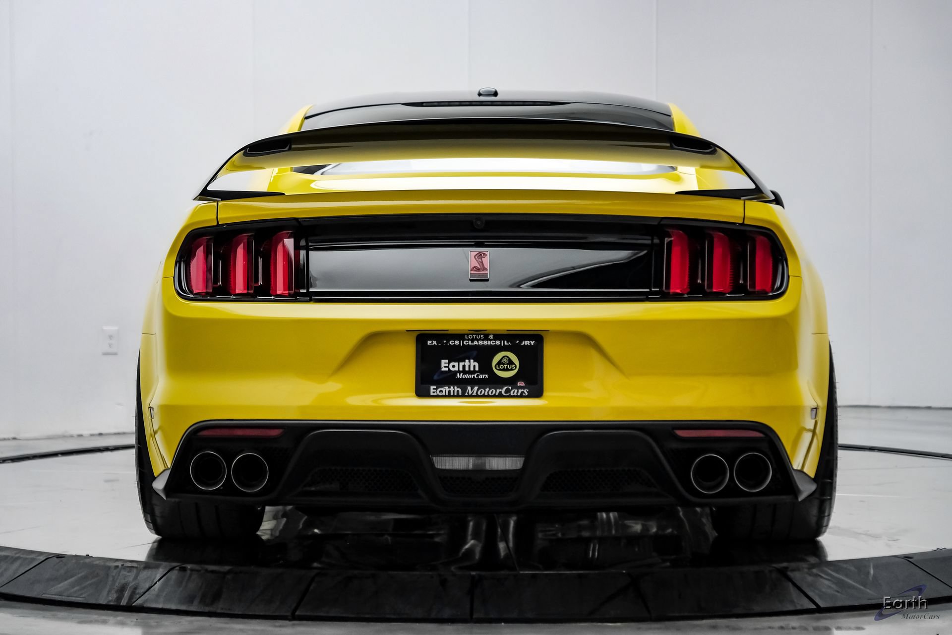 Used 2017 Ford Mustang Shelby GT350R w/ GT350R Equipment Group 920A RWD image 12