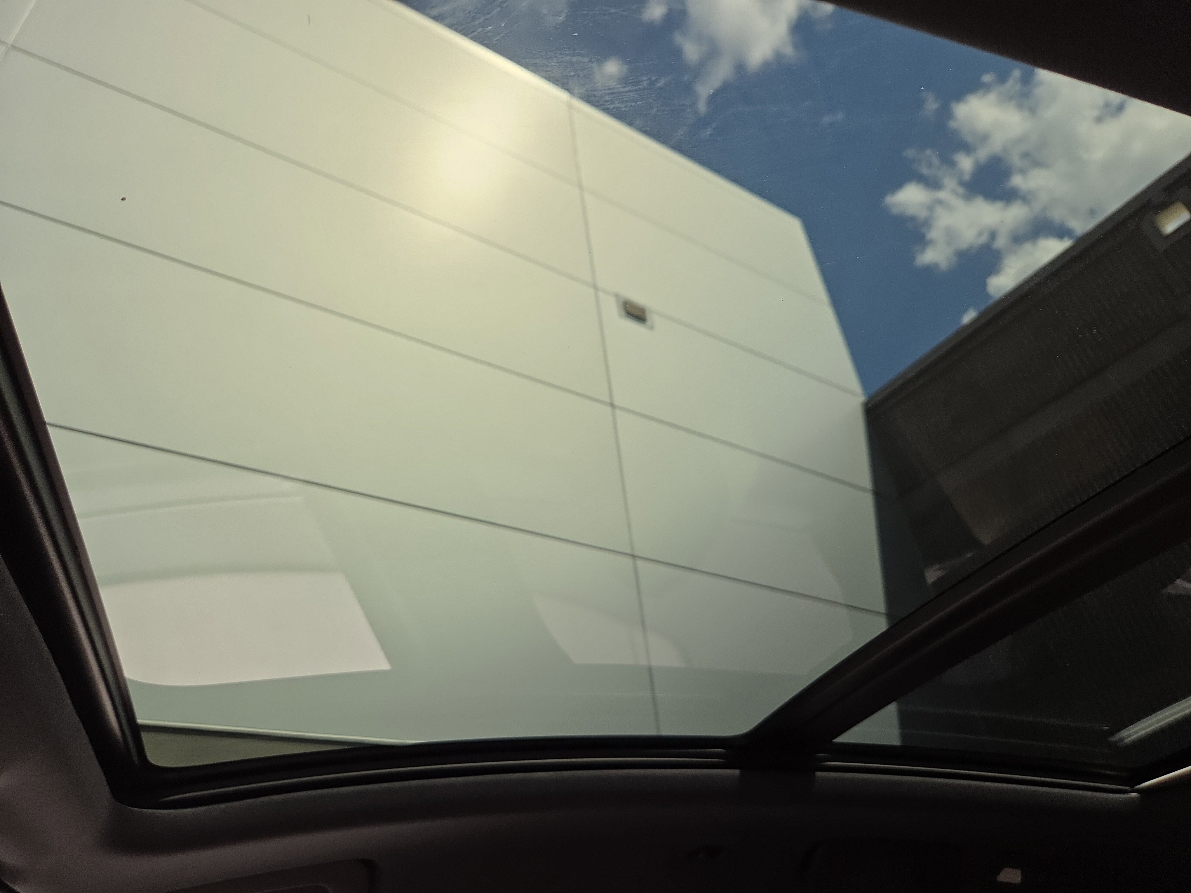 Used 2025 Porsche Macan AWD/4WD image 26