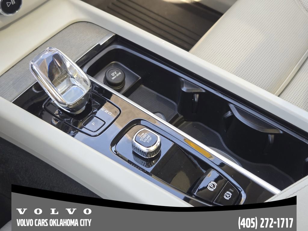 Certified 2024 Volvo XC60 B5 Ultimate w/ Protection Package Premier image 19