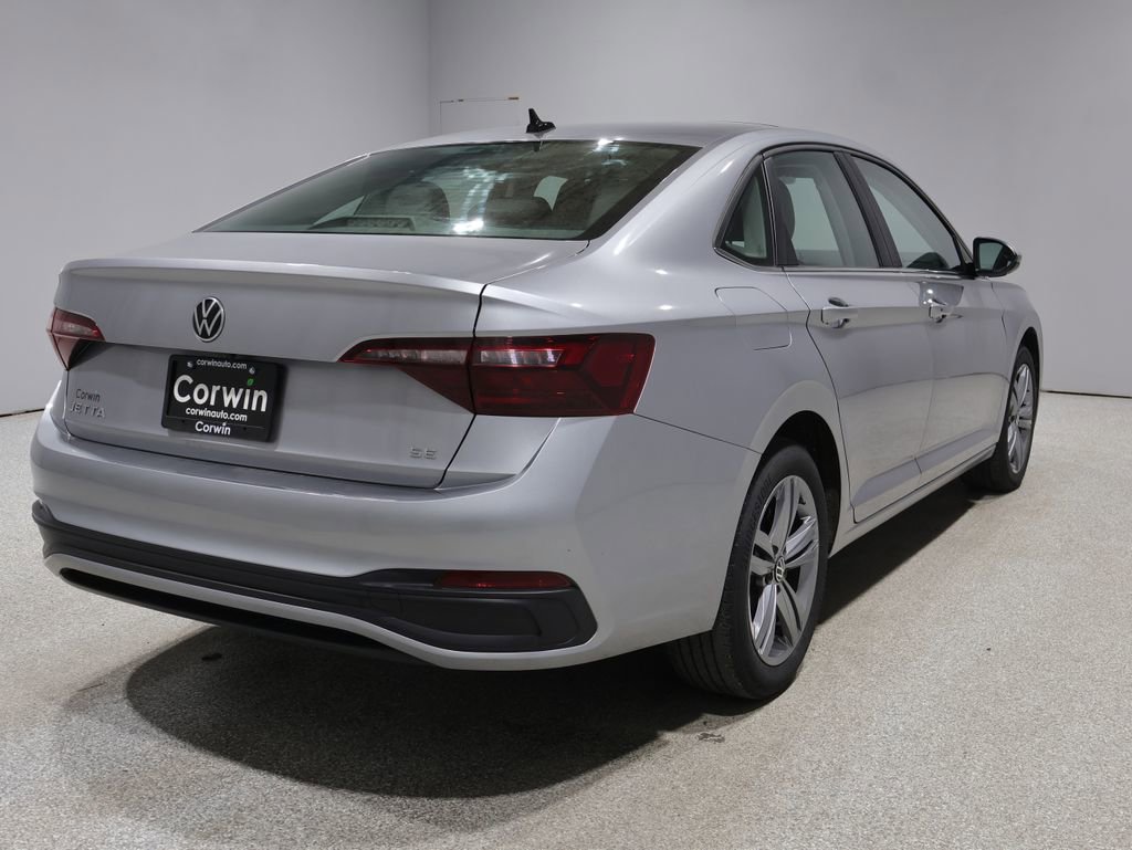 Used 2024 Volkswagen Jetta SE FWD image 2