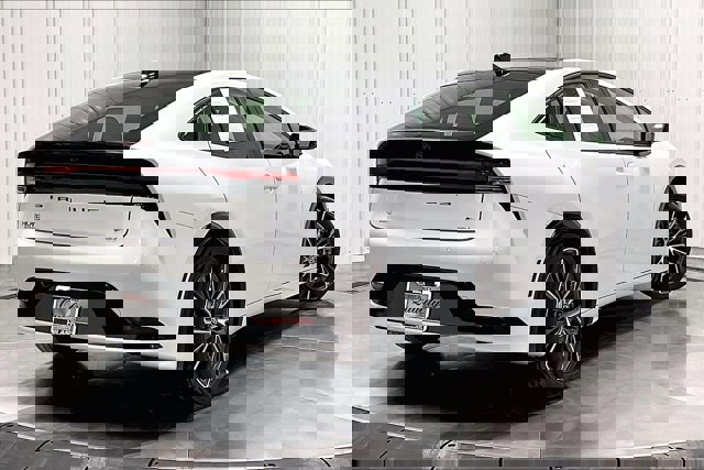 Used 2025 Toyota Prius XLE image 14