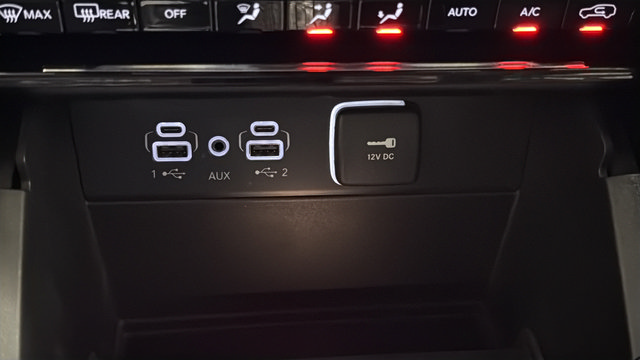 Used 2023 Jeep Grand Cherokee L Limited AWD/4WD image 32