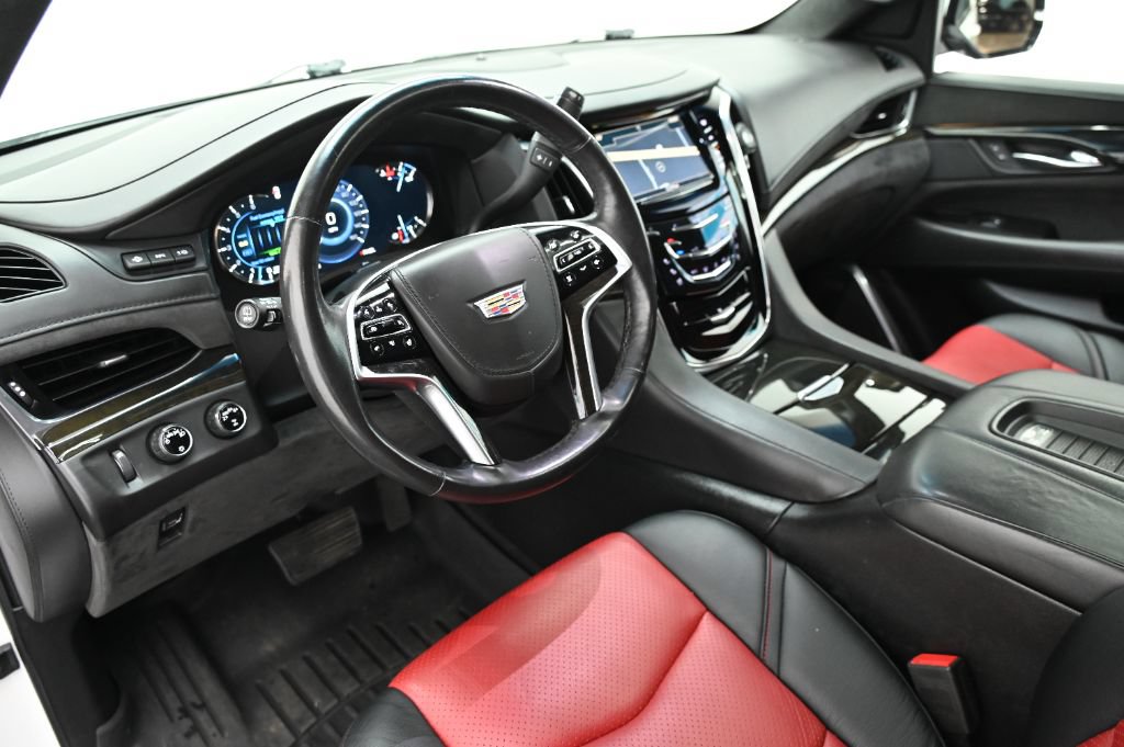 Used 2018 Cadillac Escalade Platinum AWD/4WD image 25