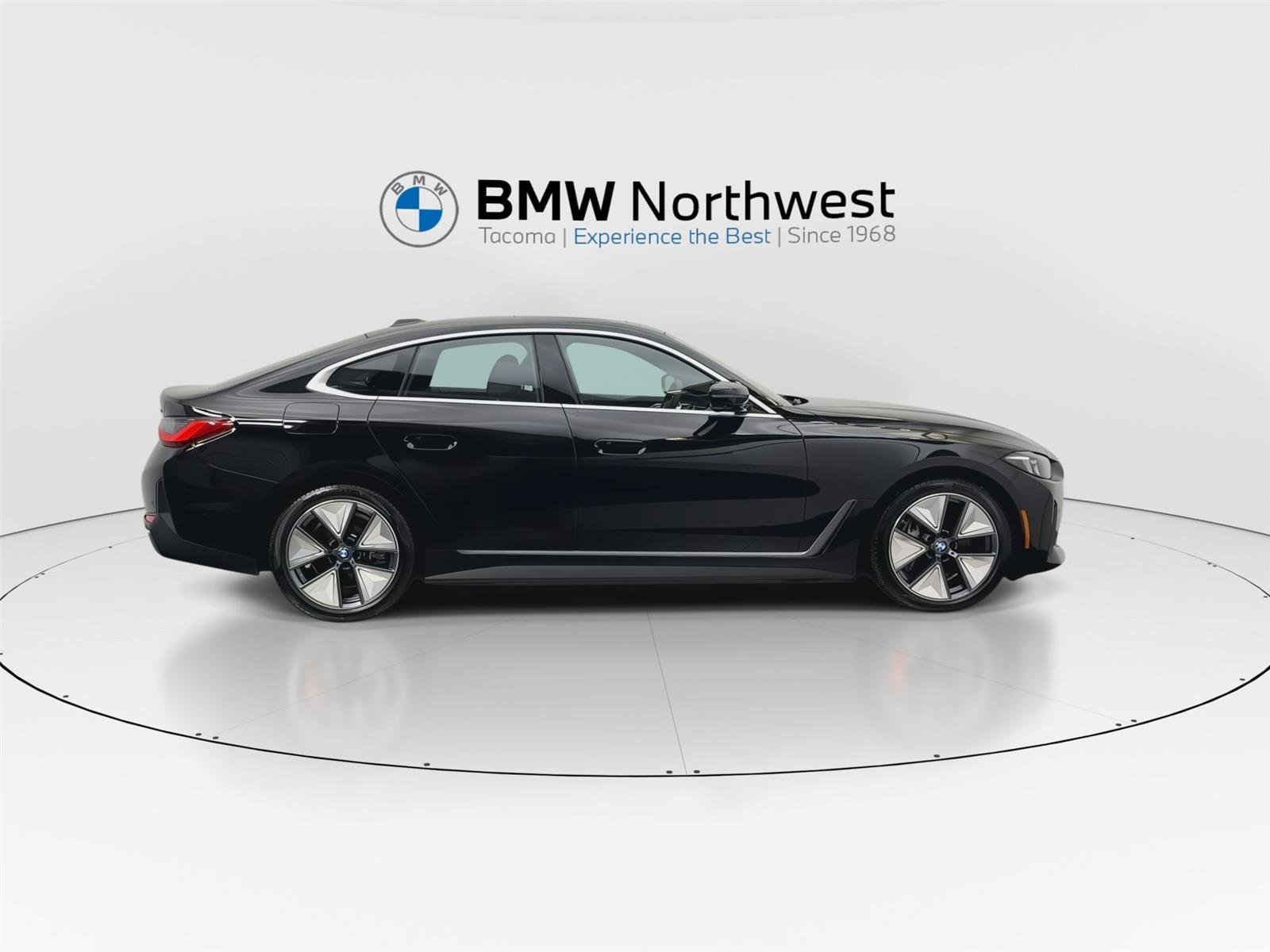 Used 2025 BMW i4 xDrive40i w/ Parking Assistance Package image 4