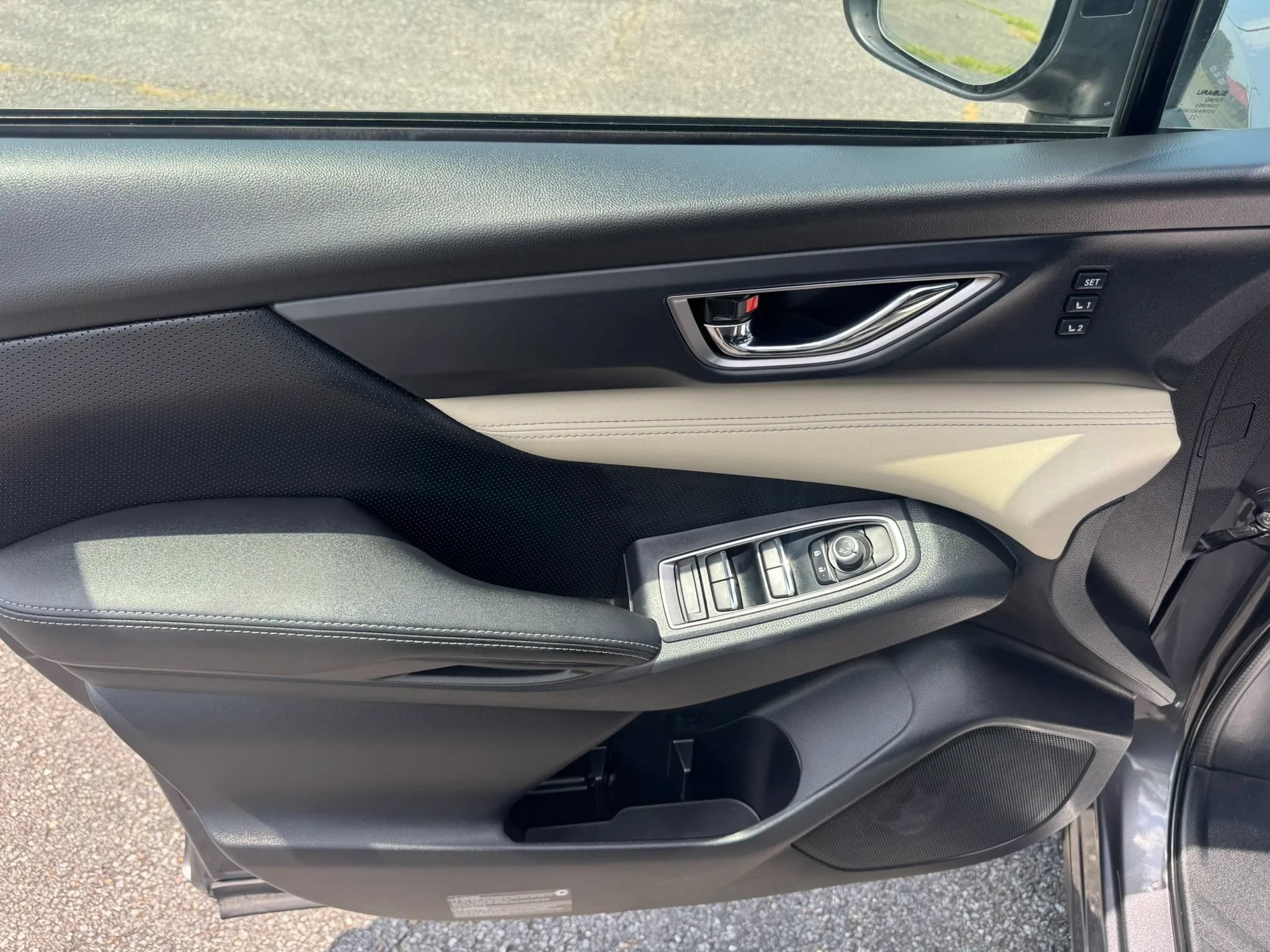 Used 2022 Subaru Ascent Limited AWD/4WD image 18