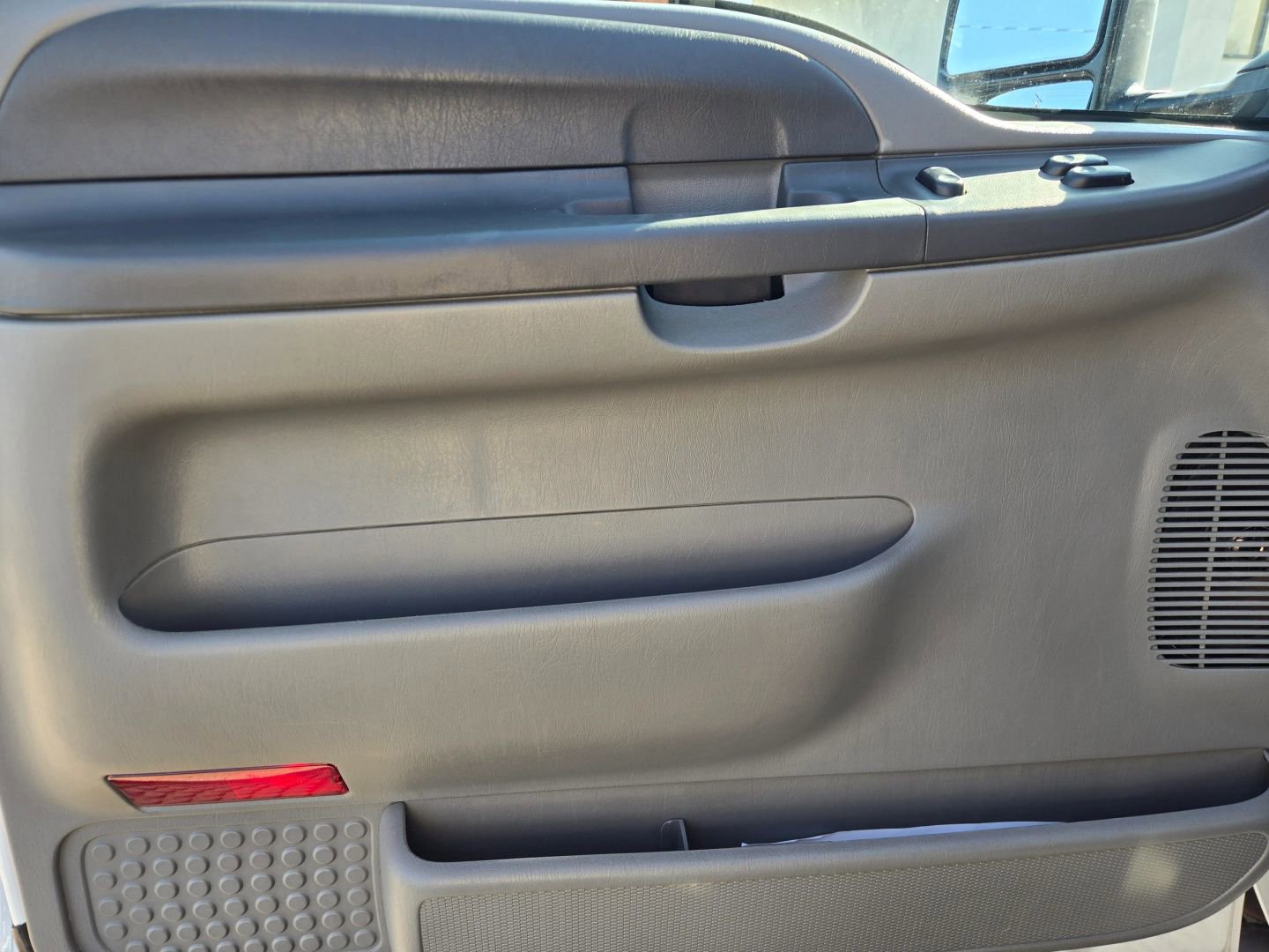 Used 2003 Ford F350 XL image 9