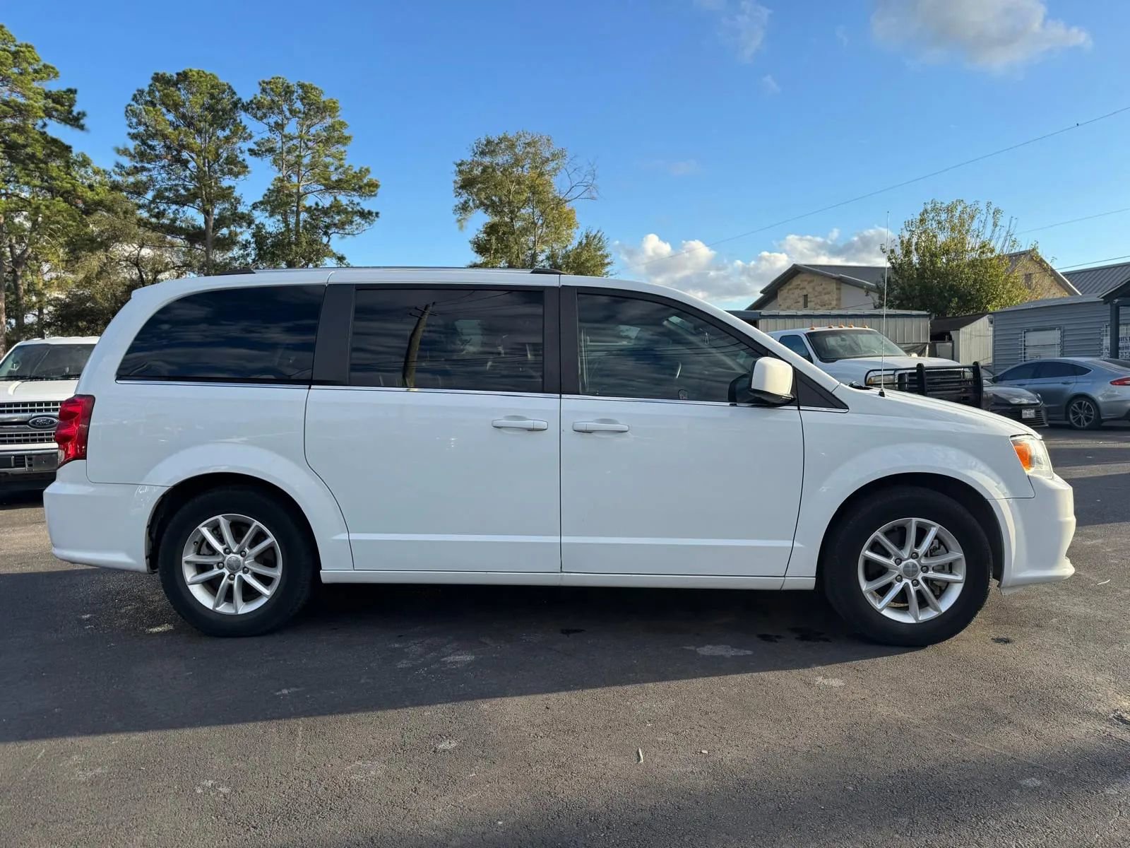 Used 2018 Dodge Grand Caravan SXT image 4