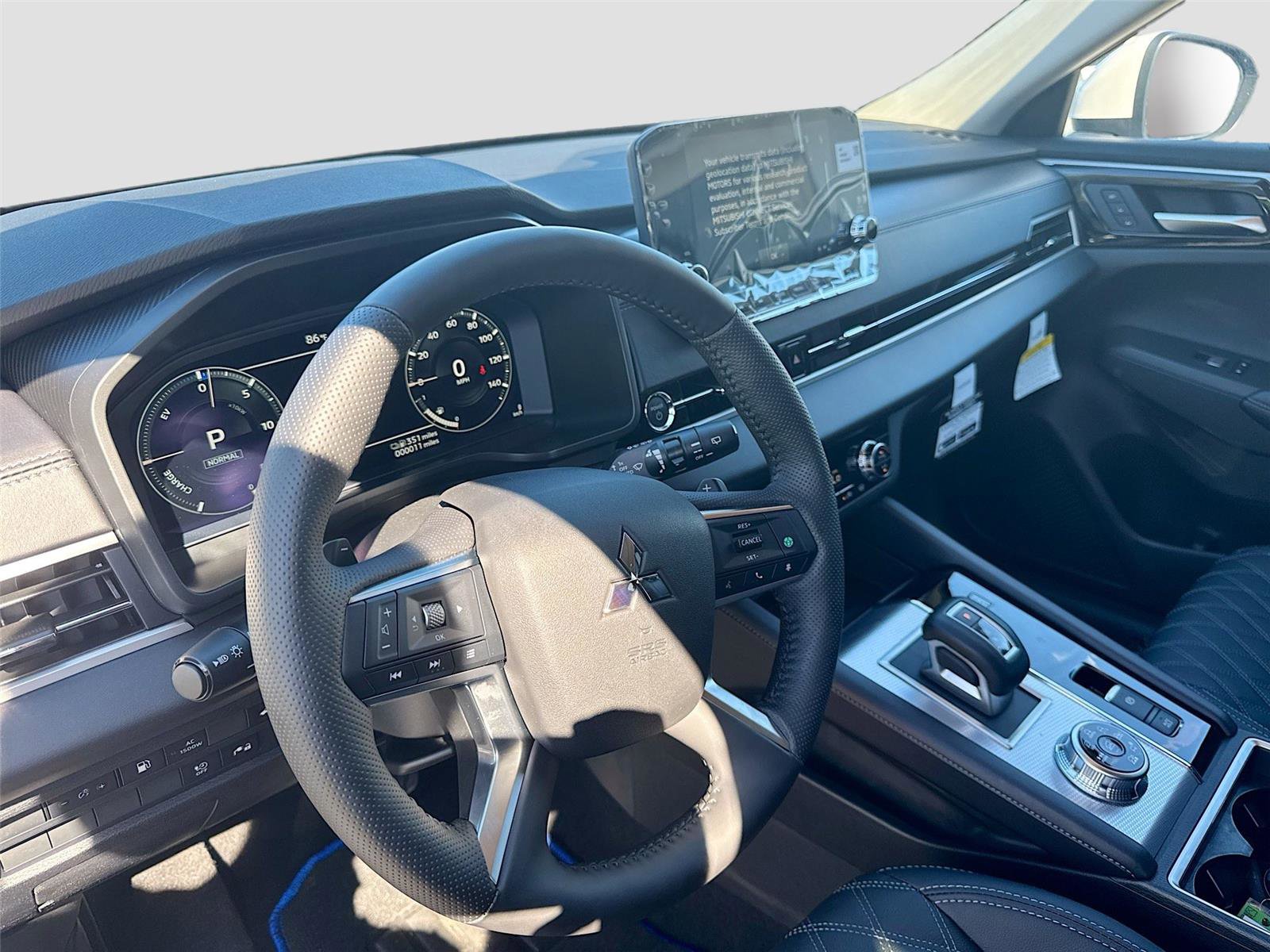 New 2025 Mitsubishi Outlander SEL image 9