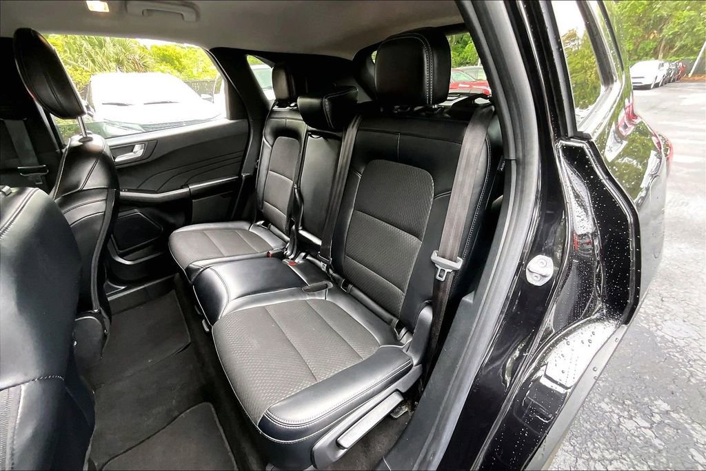 Used 2025 Ford Escape SE FWD image 19