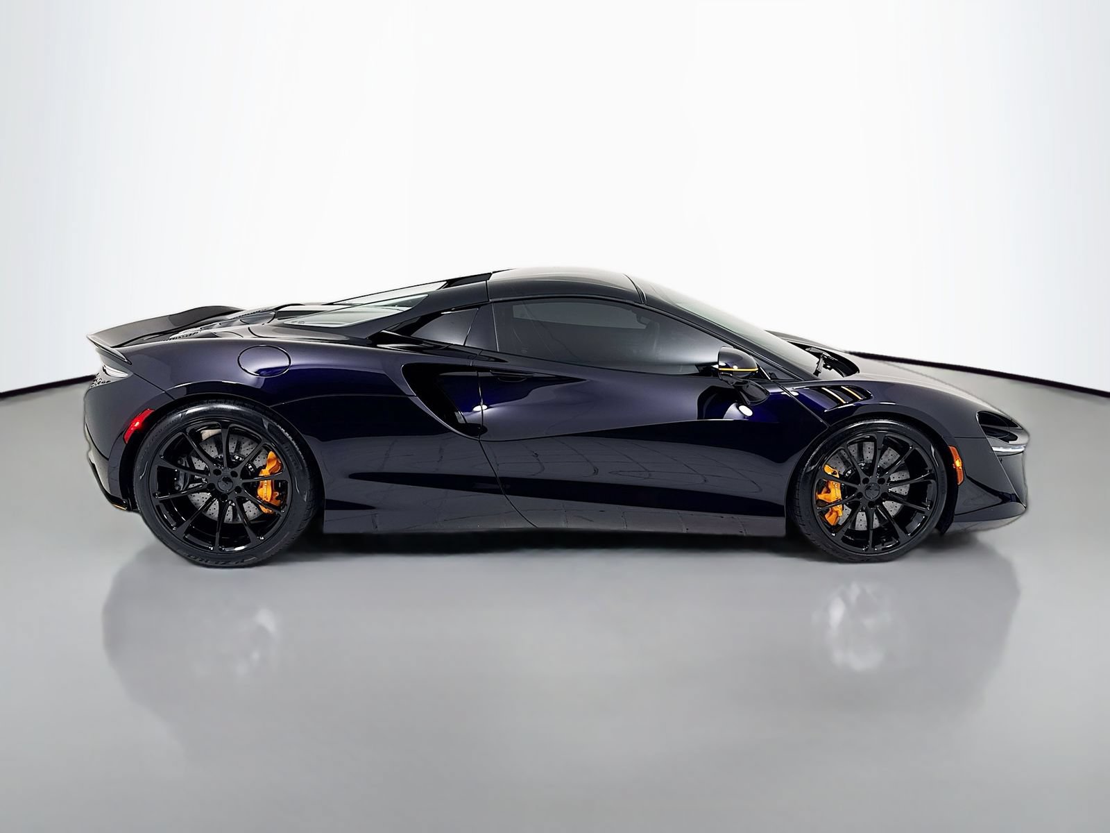 Used 2025 McLaren Artura Spider RWD image 8