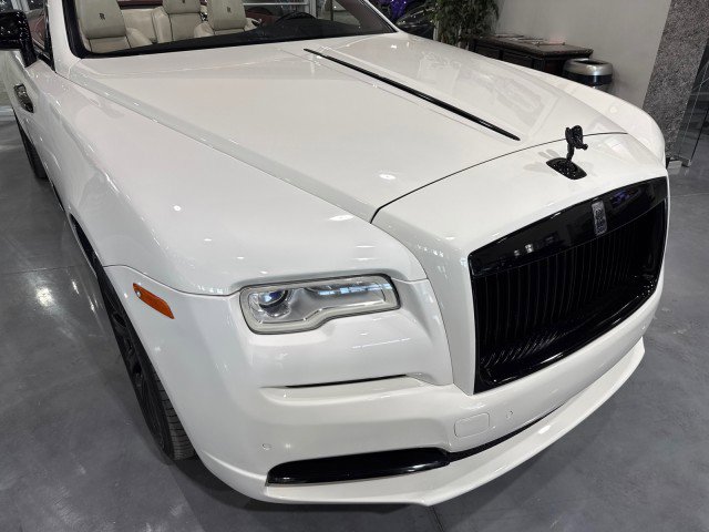 Used 2017 Rolls-Royce Dawn image 26