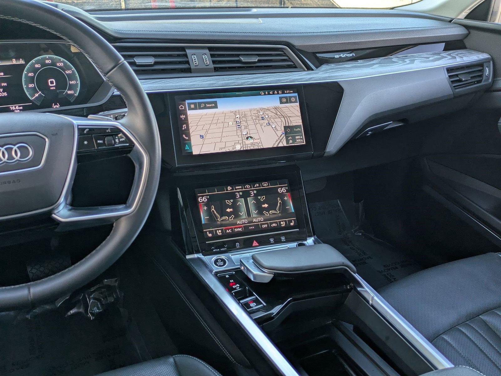 Used 2024 Audi Q8 e-tron Premium Plus image 9