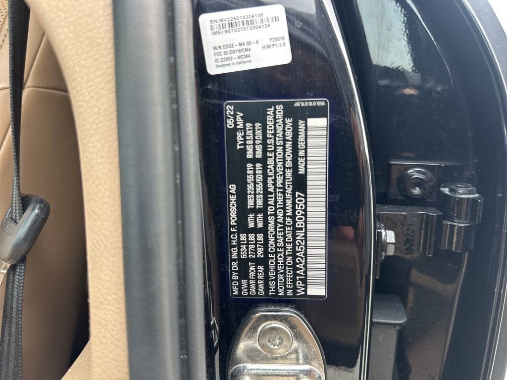 Used 2022 Porsche Macan image 38