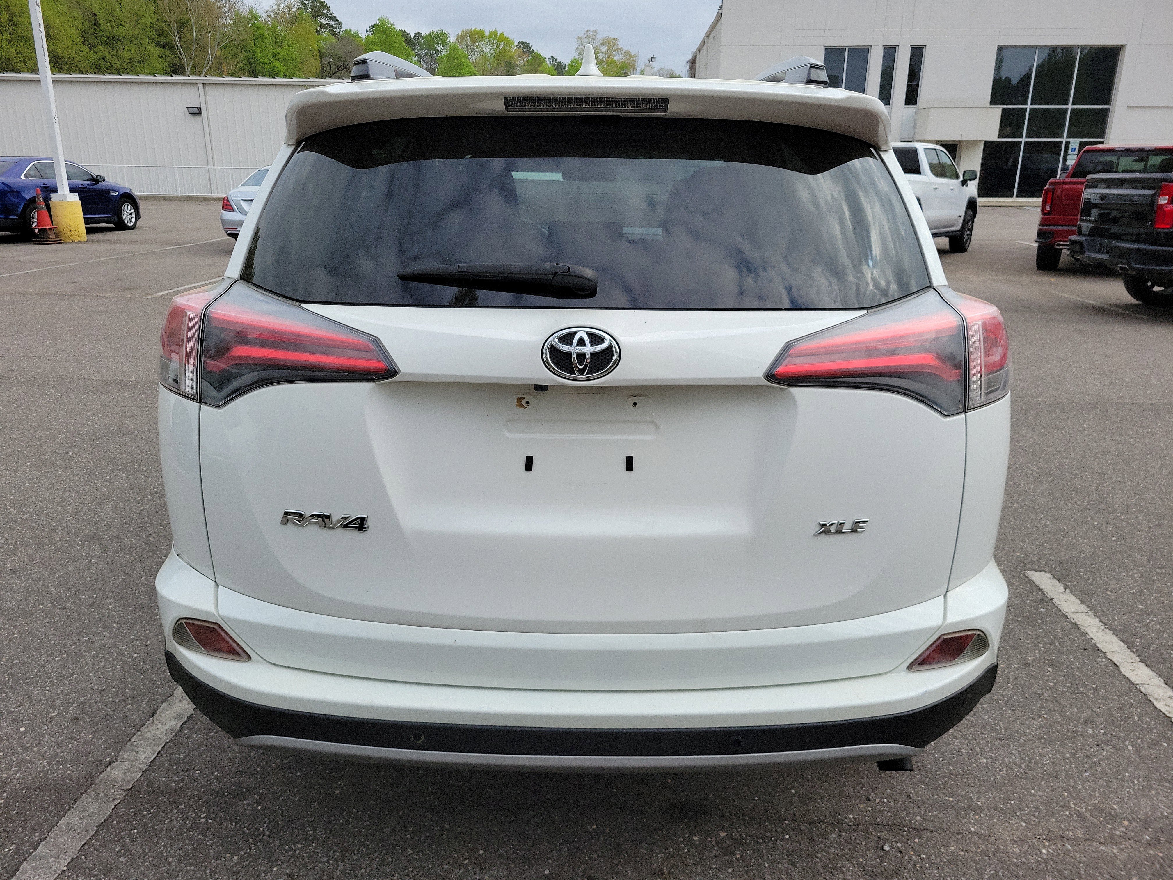 Used 2018 Toyota RAV4 XLE image 6
