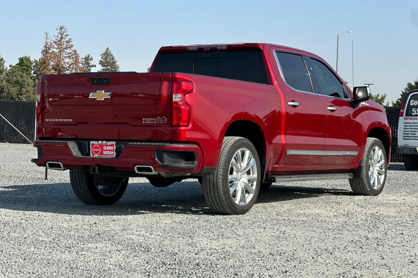 Used 2023 Chevrolet Silverado 1500 High Country w/ High Country Premium Package AWD/4WD image 3