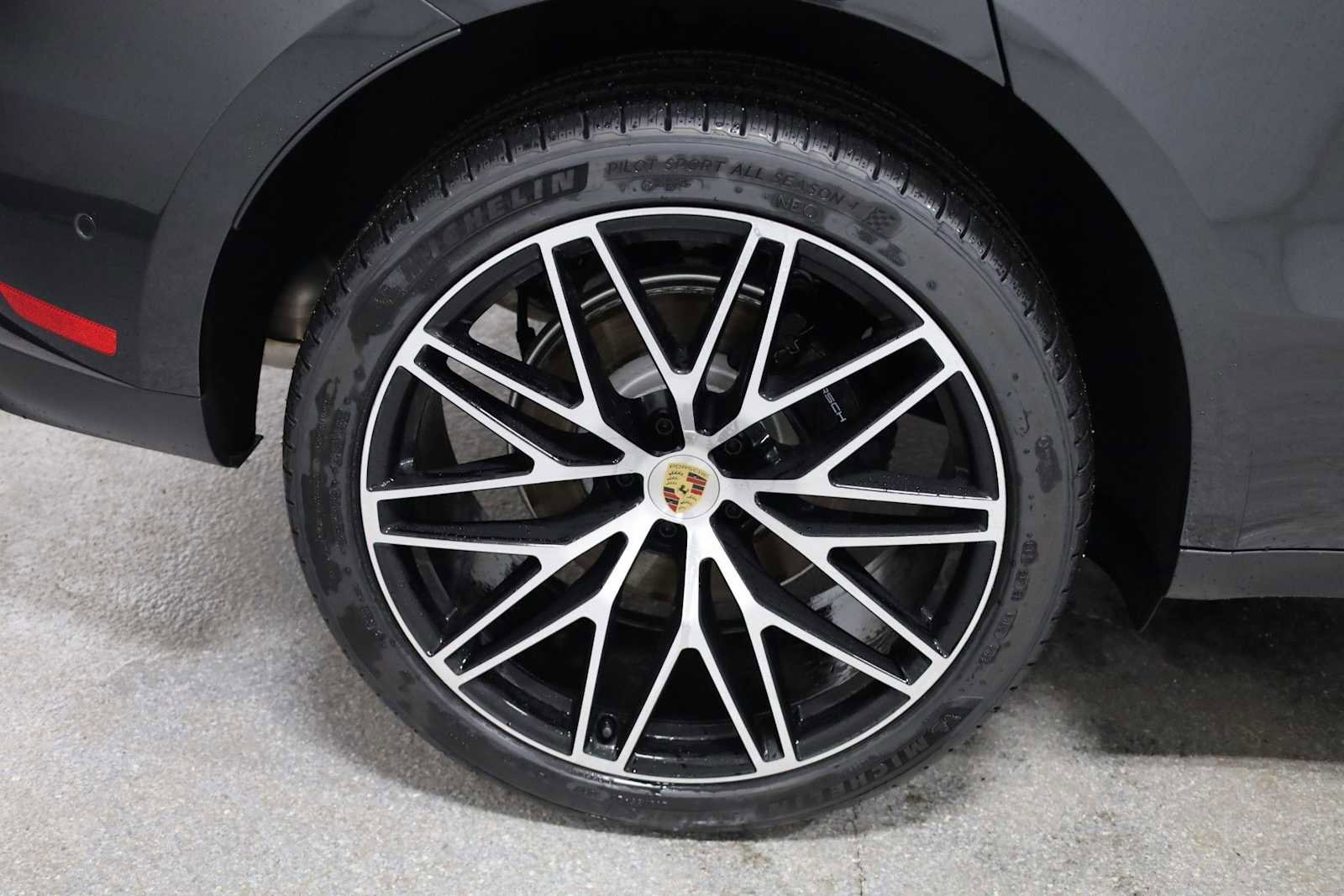 New 2026 Porsche Macan image 37