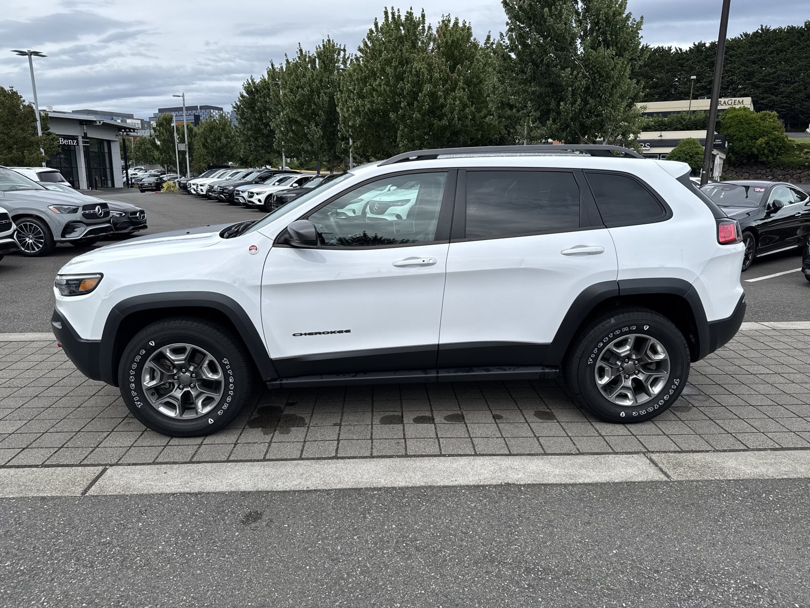 Used 2019 Jeep Cherokee Trailhawk AWD/4WD image 6