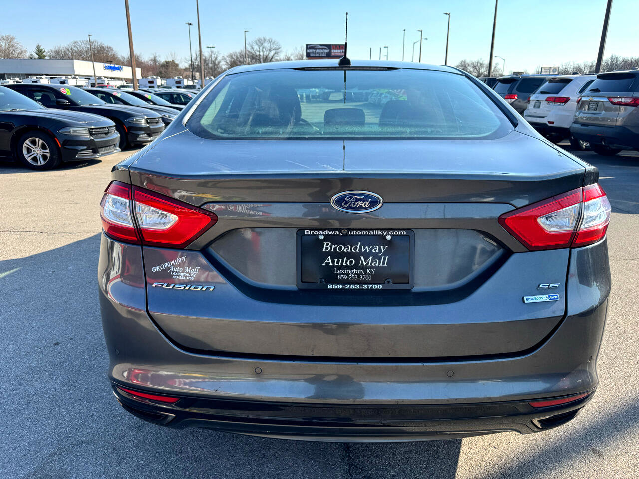 Used 2016 Ford Fusion SE w/ Equipment Group 202A image 4