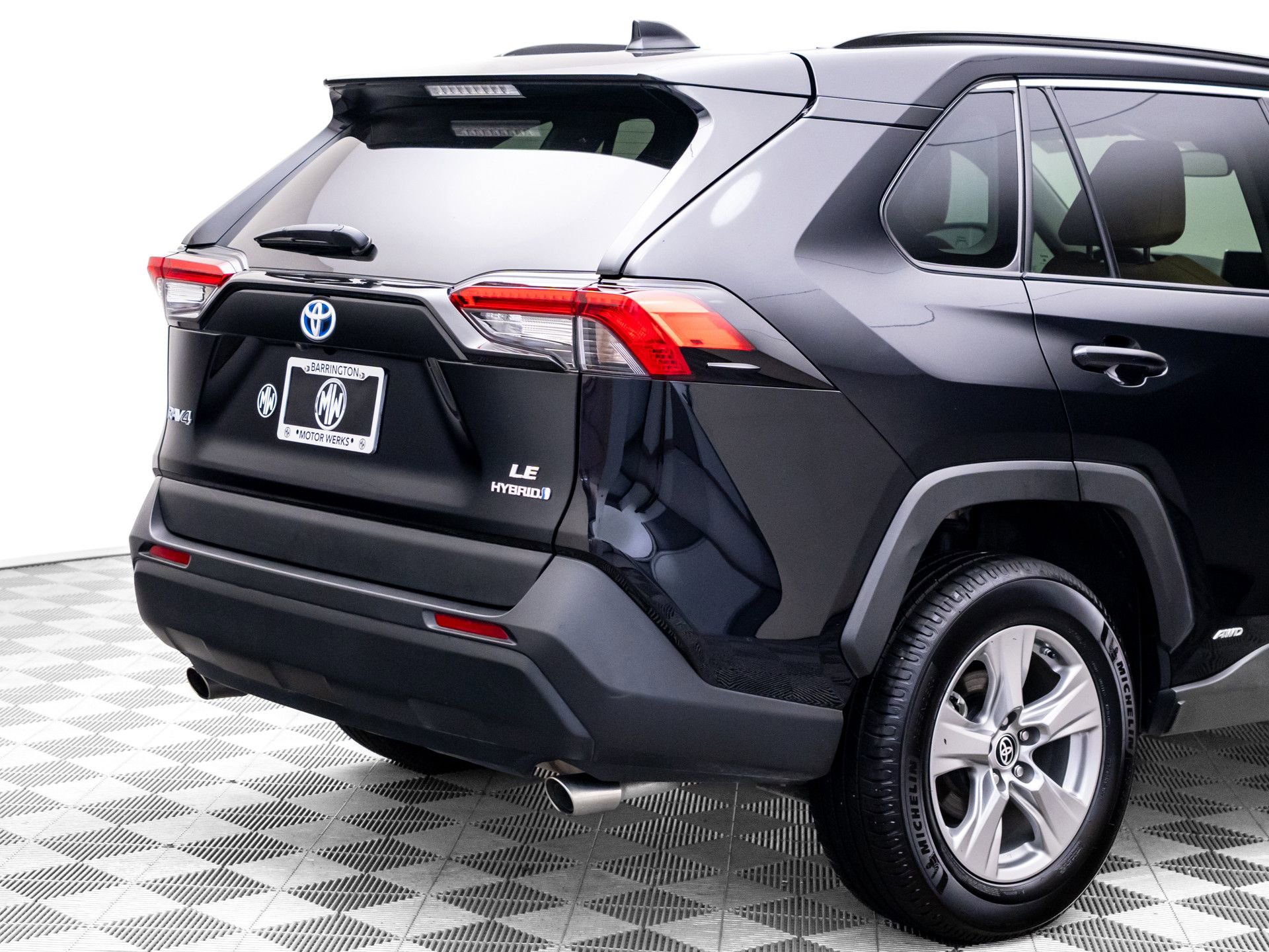 Used 2024 Toyota RAV4 LE AWD/4WD image 29