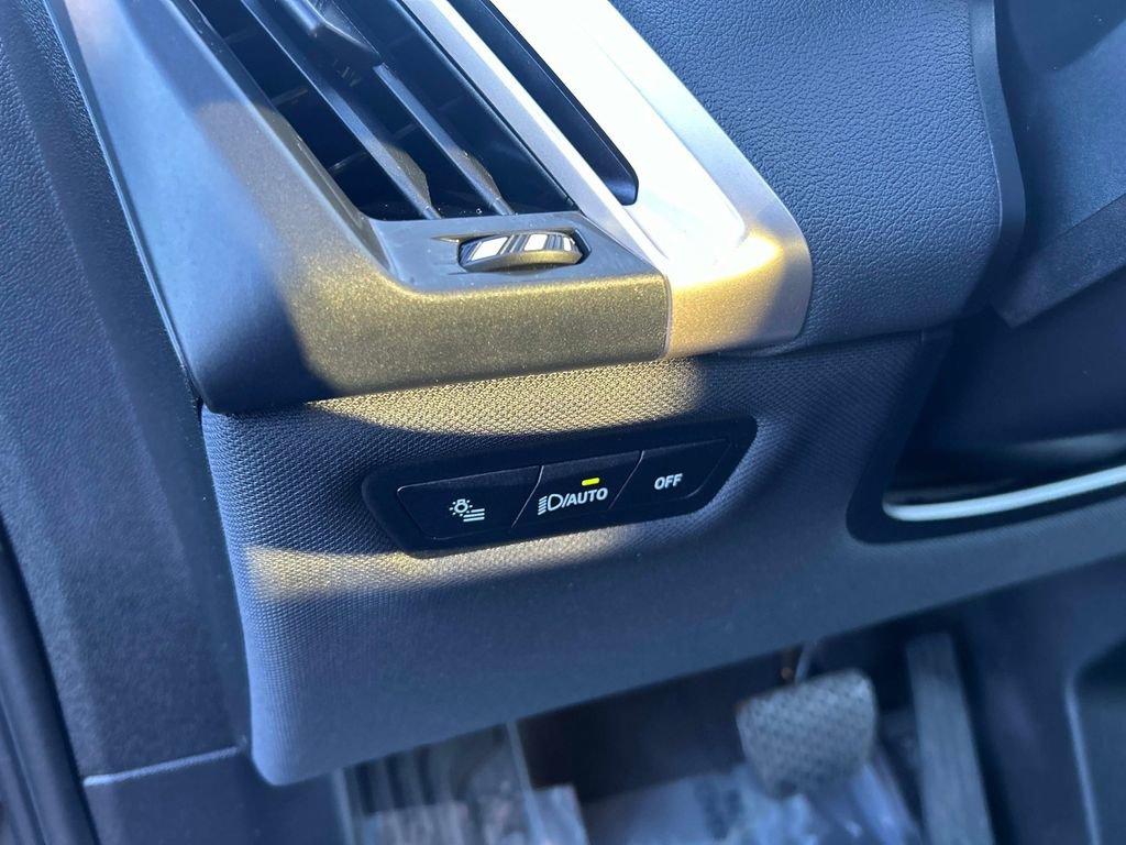 Used 2023 BMW iX xDrive50 w/ Convenience Package image 23