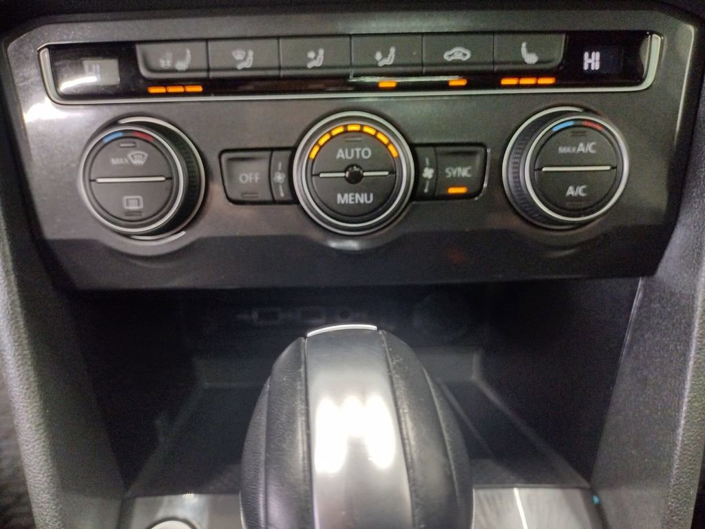 Used 2020 Volkswagen Tiguan SEL Premium R-Line image 38