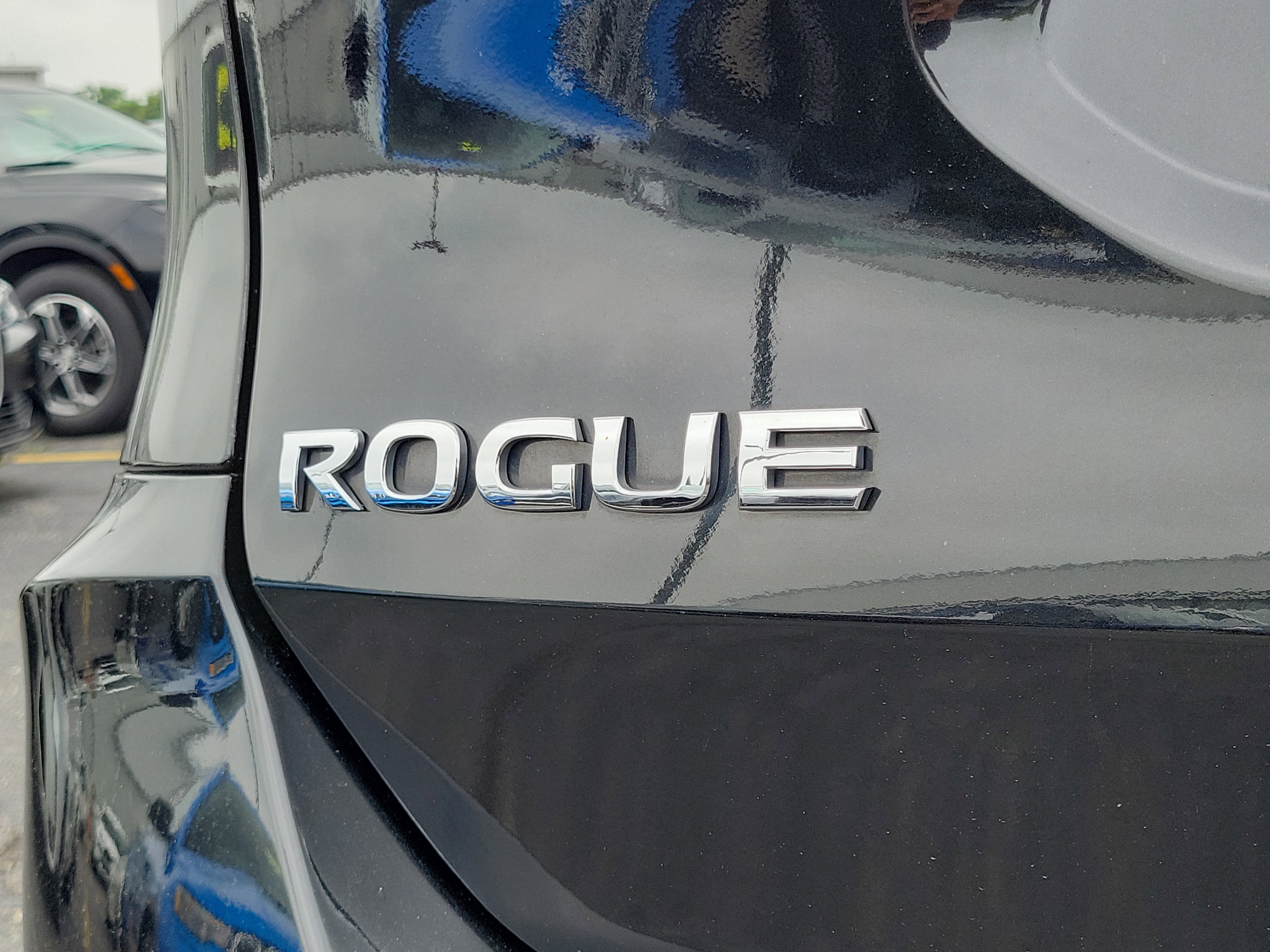 Used 2017 Nissan Rogue SV AWD/4WD image 6