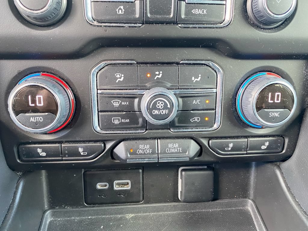Used 2022 Chevrolet Tahoe Z71 w/ Luxury Package AWD/4WD image 23